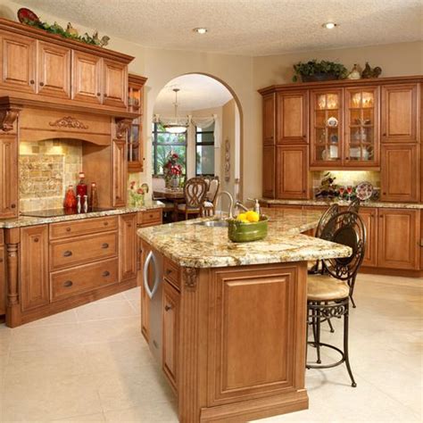 Throughout the 1980s and '90s, oak was a popular choice for kitchen cabinetry in homes across america, and this cabinet material remains in many homes today. 10K Traditional "oak Cabinets" Kitchen Design Ideas ...