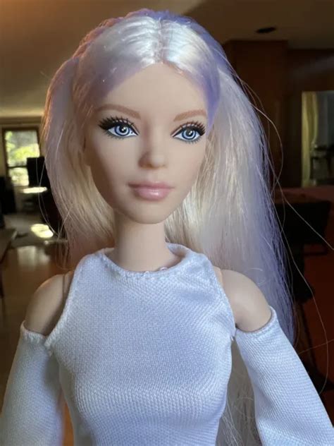 Mattel Barbie Signature Looks Model Tall Blonde Made To Move Body