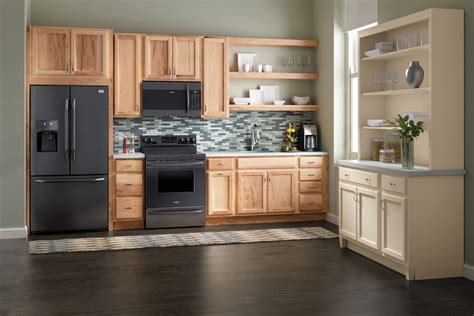 American hickory, solid wood face frame, full overlay shaker style door, 1/2 solid hickory box construction. Cardell Kitchen Cabinets - Springmont Square in Natural