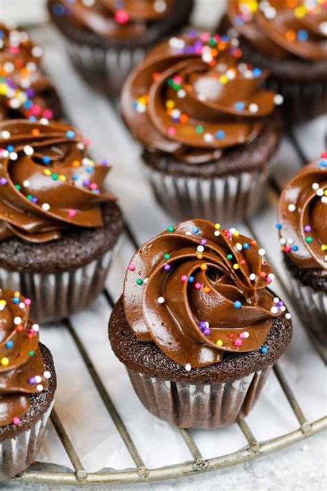Mini Chocolate Cupcakes Chelsweets