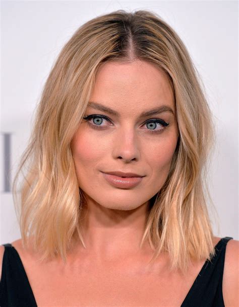 Margot Robbie Shoulder Hair Layered Haircuts Shoulder Length Thick Hair Styles