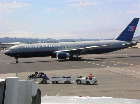 United Airlines 767 New Livery