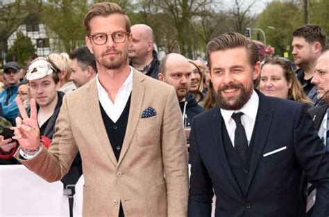 Discover more posts about pro7. Joko und Klaas moderieren Verschwörungsquiz - TV SPIELFILM