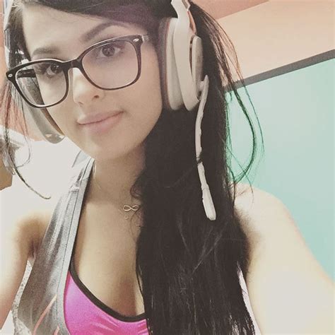 Sssniperwolf Cleavage And Sexy Pics Pics Sexy Youtubers