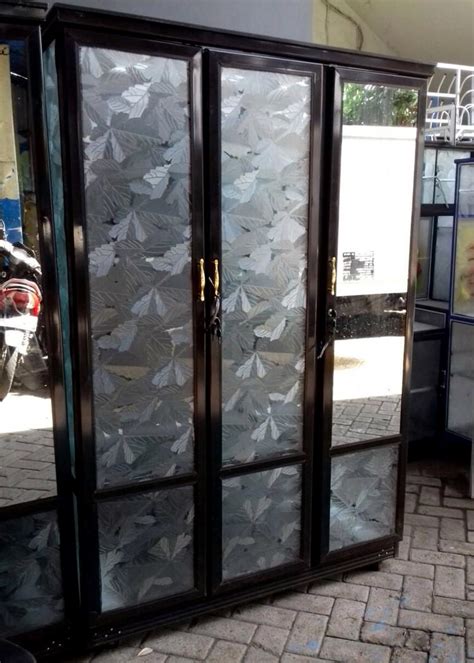Lemari pakaian gamis 3 pintu almunium kaca: Lemari Pakaian Aluminium Frame Coklat Kaca Es 3 Pintu ...