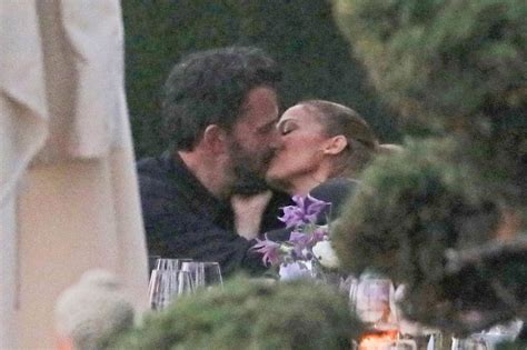 Ben Affleck And Jennifer Lopez Make Out At Steamy Pda Packed Dinner Page Six Busalimpa