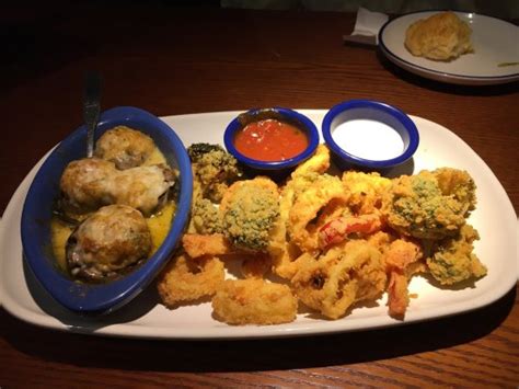 Some friends and i recently hit up one of our favorite girls night restaurants, red lobster, before we went and saw la la land. Calamari and fried vegetables appetizer-Yum! - Picture of ...