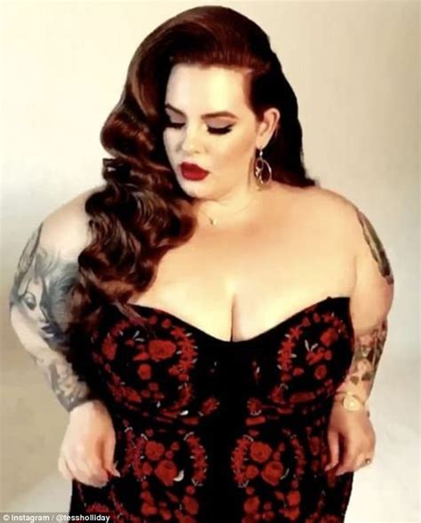 Tess Holliday Shares A Photo Of Herself In Her Underwear Daily Mail