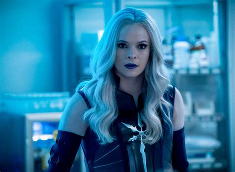 Is Danielle Panabaker Leaving The Flash The Caitlin Snow Killer Frost Actress Debunks Rumors