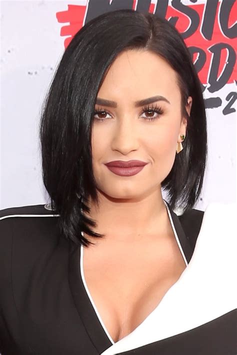 Demi Lovatos Look At Iheartradio Music Awards 2016 Popsugar Latina