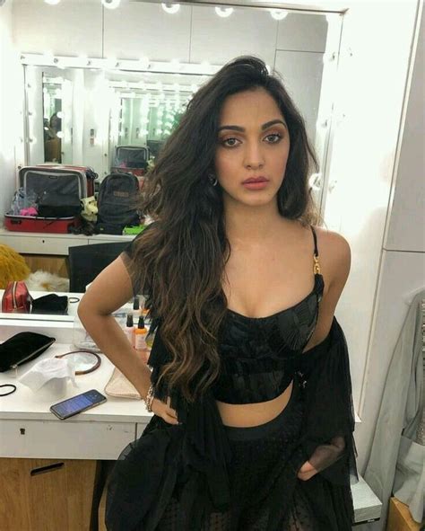 Pin By On Kiara Kiara Advani Hot Bollywood Hairstyles