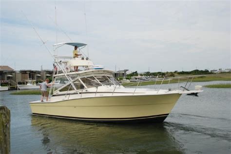 1985 35 Viking Yachts 35 Express Diesel Power Unreal Condition For