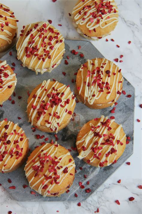 Mini Victoria Sponge Cakes Janes Patisserie