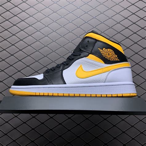 50％割引ホワイト系255cm【限定販売】 Nike Air Jordan 1 Mid Yellow Toe 255cm スニーカー 靴