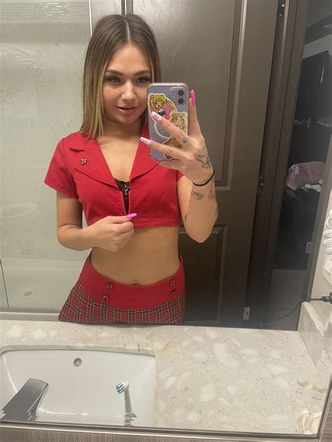 TW Pornstars Pic MIAKAYtheBRAT Twitter Princess Mia AM Dec