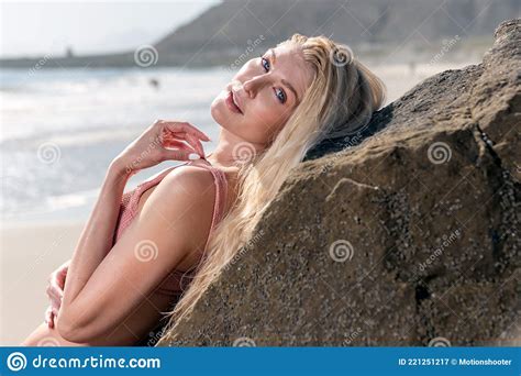 California Girl At The Beach On A Sunny Day Stock Image Image Of Alluring Tide