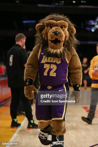 La Lakers Mascot Photos And Premium High Res Pictures Getty Images