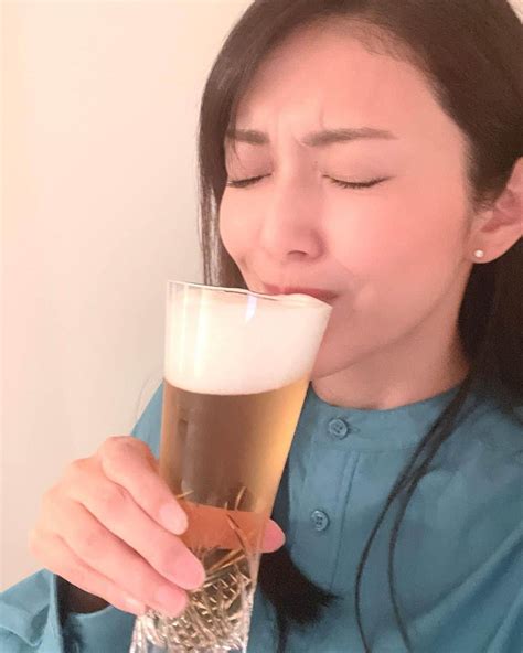 田中道子さんのインスタグラム写真 田中道子instagram 「少しずつ暖かくなってきて気分も上がったから、仕事帰りにビール買ってきた！🍺 珍しく！ 家で1人で飲むことは滅多に無いんだ