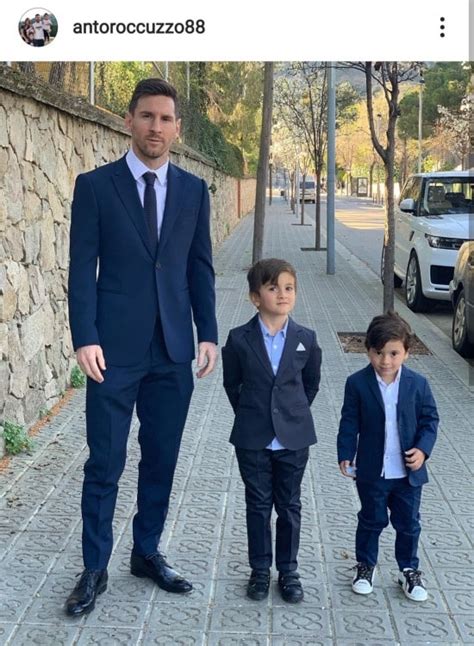 Leo Messi Y Sus Hijos Comparten Look Para Asistir A Un Bautizo