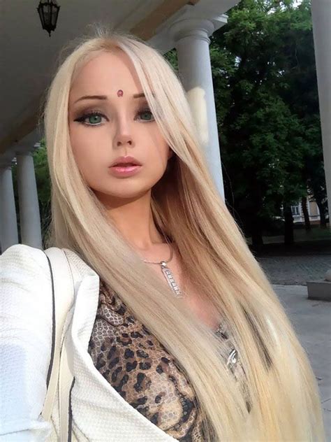 pictures of Real life Barbie Doll Valeria Lukyanova Косметические