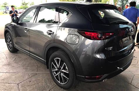 It is available in 8 colors, 5 variants, 3 engine, and 1 transmissions option: 大马 10/11 上市？2017 Mazda CX-5 预售价更新，RM 134k 起跳 | KeyAuto.my
