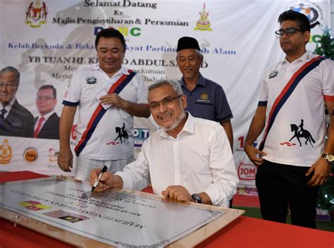 Membina dan menyiapkan sebuah pasaraya 1 tingkat, taman dahlia, johor bahru. Opening Ceremony DARC | Pembinaan Tetap Teguh Sdn Bhd