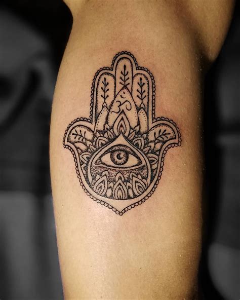 50 Spiritual Hamsa Tattoo Designs And Meanings 2020 Hamsa Tattoo