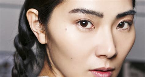 8 Natural Ways To Grow Thicker Eyebrow Hair