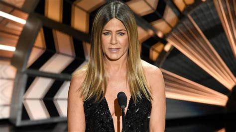 Jennifer Aniston Tears Up Paying Tribute To Bill Paxton Before