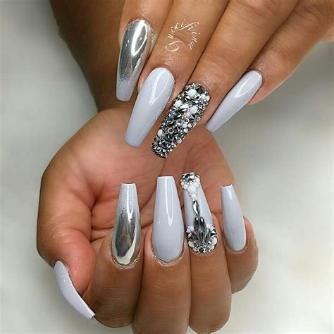 ριитєяєѕт IIIannaIII Rhinestone nails Pearl nails Nails design with rhinestones