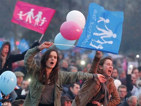 hundreds of thousands take to streets of paris in protest at hollande s plans to allow gay