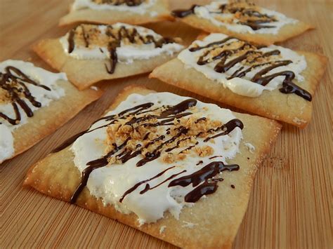 Wonton wrappers are perfect for mini versions of classic italian dishes. S'mores wonton crisps - Drizzle Me Skinny!Drizzle Me Skinny!
