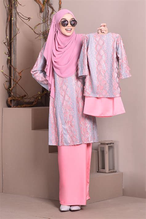 Boring ol' kurung + lace yoke = gorgeous! Baju Kurung Pahang Lace Gia Kids - Baby Pink ...