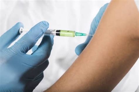 A vacina da astrazeneca foi aprovada pelo reino unido em dezembro, sem imposição de um limite de idade. Reino Unido inicia revisão acelerada da vacina de Oxford ...