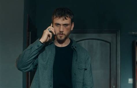 Yamaç, mahalledeki sokaklarda geçmişini ararken şaşırtıcı yeniliklerle karşılaşacak. Çukur 113. yeni bölümde gerilim! Show TV ile Çukur yeni ...