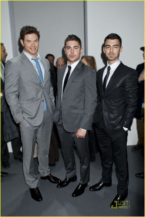 The Jonas Blog Joe Jonas Kellan Lutz Y Zac Efron En Evento De Calvin