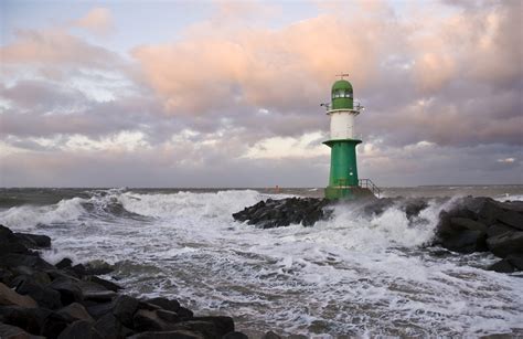 Lighthouse In Stormy Sea Hd Wallpaper Hintergrund 3000x1944 Id