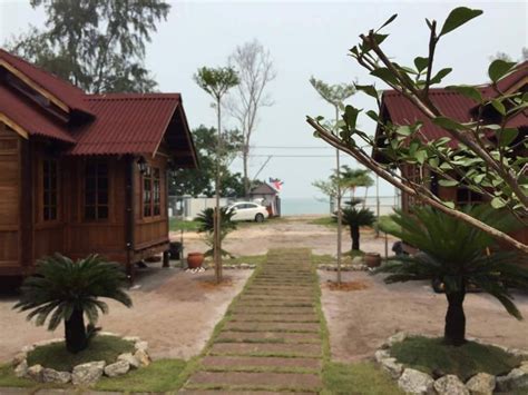 Along the way pengkalan balak, there are few stalls so the tourist can get food and beverages. Berita TV Malaysia: Desa Damai Chalet terletak di ...