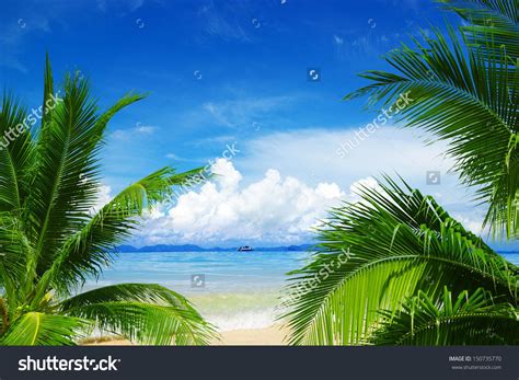 Beautiful Beach And Tropical Sea Стоковые фотографии 150735770