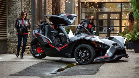 Polaris Slingshot Injects A Bit Of Luxury To Its 3 Wheeler With Grand