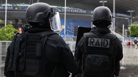 Attentats du novembre un kamikaze du Stade de France identifié par la DGSE TF INFO
