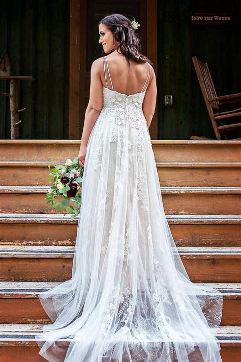 This melissa designer wedding gown is accented by a stunning bateau neckline. Melissa Sweet 25050112 Preloved Wedding Dress Save 28% ...