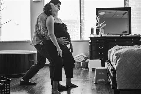 10 emotional photos of dads helping their wives give birth pregnant life