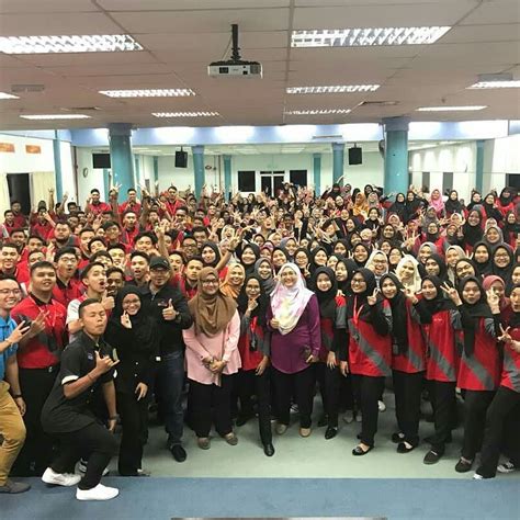 A centre of learning, centre of you. KOLEJ POLY-TECH MARA: KOLEJ POLY-TECH MARA KUANTAN