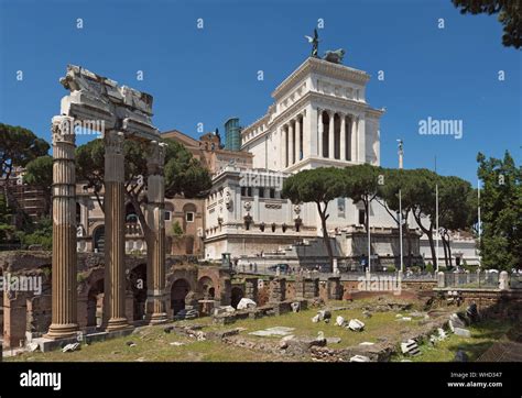 Forum Des Caesar Mit Tempel Der Venus Genetrix Und Vittorio Emanuele Ii