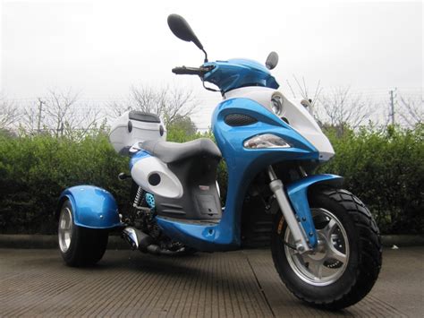 The power on these snazzy little mopeds allows you to get you where you need to go for less. MFM-50QT-3 50cc Trike