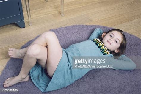 Girl Lying On Floor With Hands Behind Head Smiling Foto De Stock