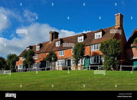 Cottages On The Village Green Groombridge Kent England Uk Stock