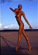 Category Nude Or Partially Nude People With Balls Wikimedia Commons