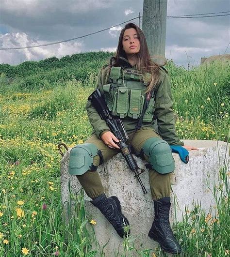Pin von Danielken auf Brave women soldiers serving in the IDF Zahal Wunderschöne frau Soldat